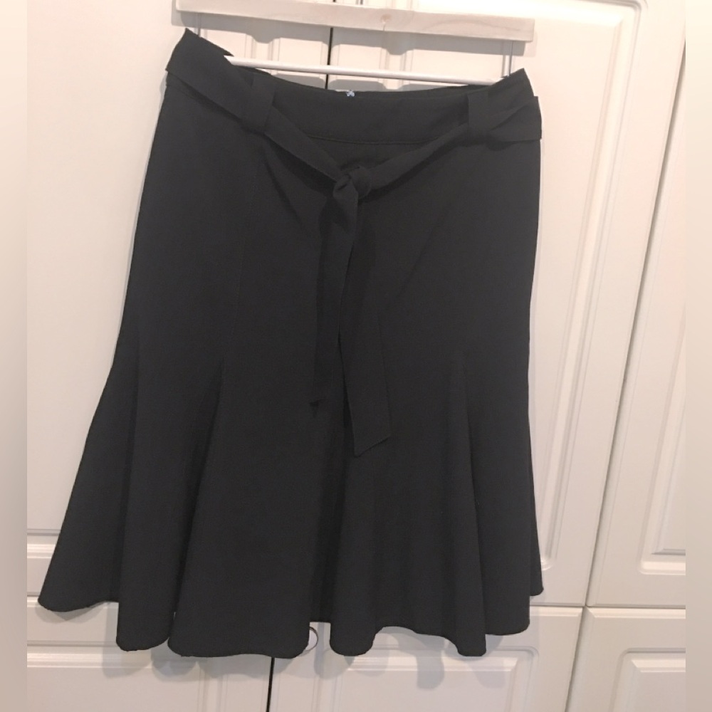 NWOT Jessica Flattering A-line Tulip Twirling Hem Black Skirt Sz.6